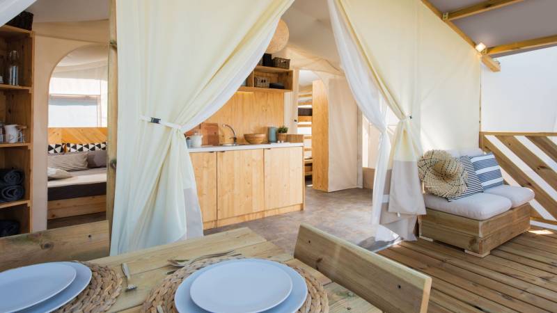 Camping-Village-Parco-Della-Gallinara-Anzio-Roma-Glambing-Deluxe-Lodge-2